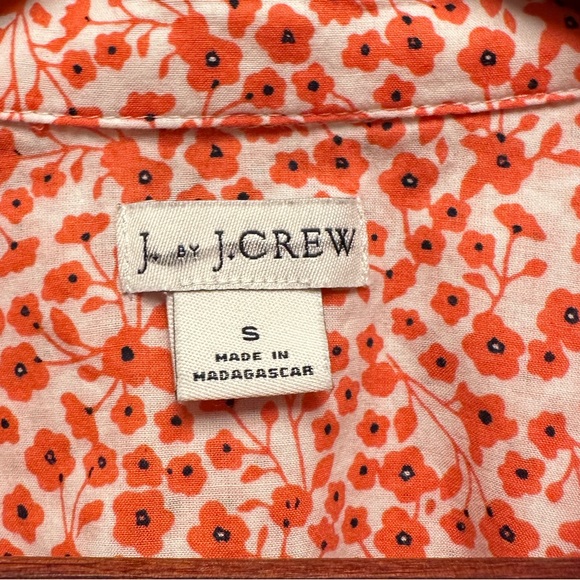 🚺 J. By J.Crew orange poppy patterned button up top - Picture 2 of 8
